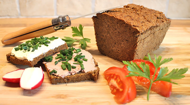 Low Carb Rezept | Mandel-Kürbiskern-Brot