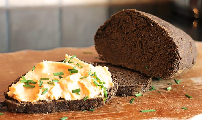 Low Carb Rezept | Brot mit Hanf- und Walnussmehl