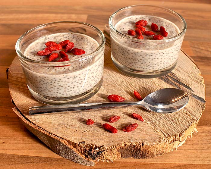 Low Carb Rezept | Kokos-Chia-Pudding mit Goji-Beeren