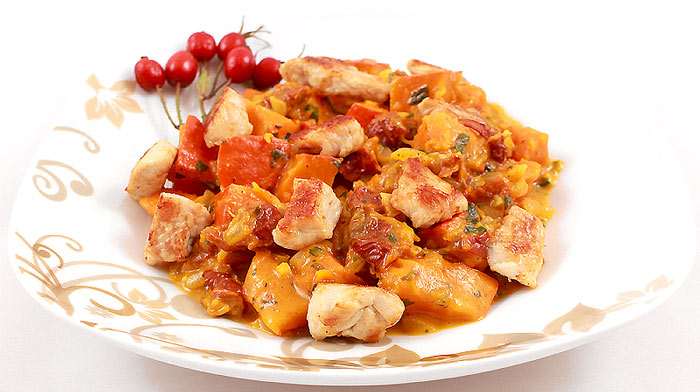 Low Carb Rezept | Kürbis-Ragout mit knusprigen Putenwürfeln