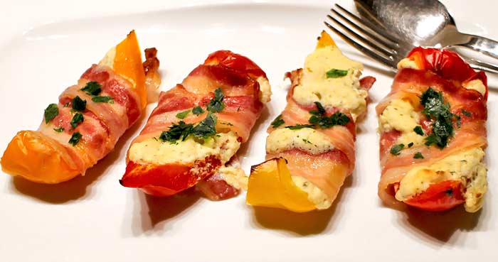 Low Carb Rezept - Paprikaspalten mit Speck