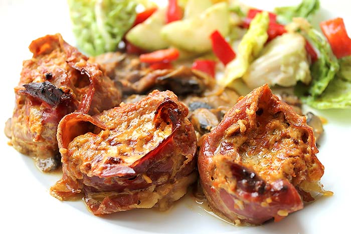 Low Carb Rezept | Schweinefilet im Schinkenmantel mit Champignons