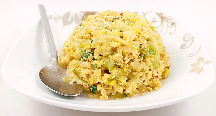 Low Carb Rezept Gebratener Spitzkohl Mit Ei Indonesisch 