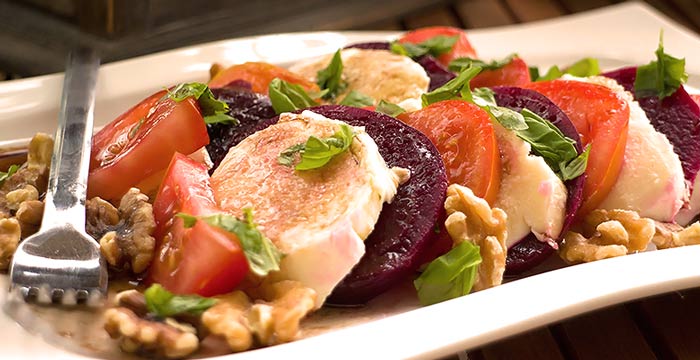 Low Carb Rezept | Tomaten-Rote-Bete-Mozzarella-Salat