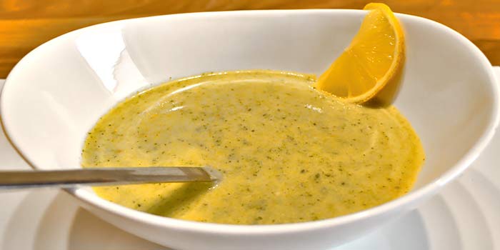 Low Carb Suppen - Brokkoli-Kokos-Suppe