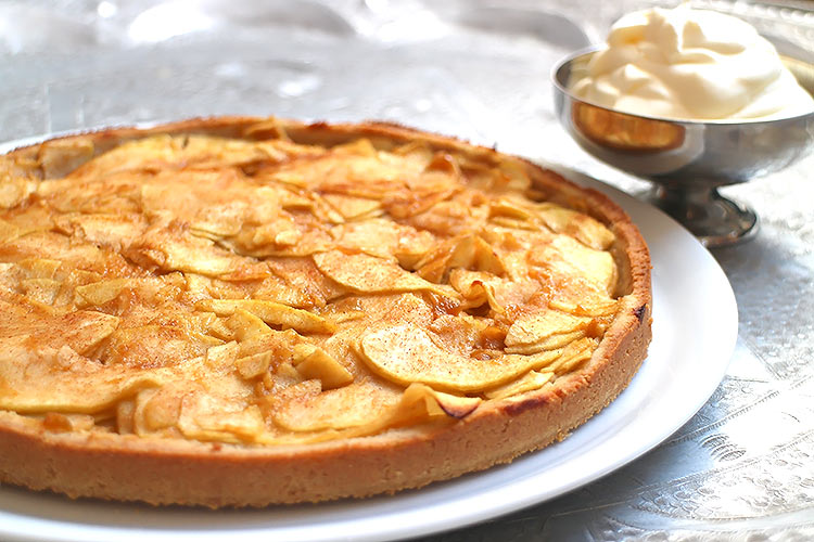 Low Carb Apfel-Tarte mit Aprikosenmarmelade