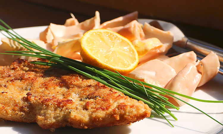 Low Carb Rezept | Chicoree Salat mit paniertem Putenschnitzel