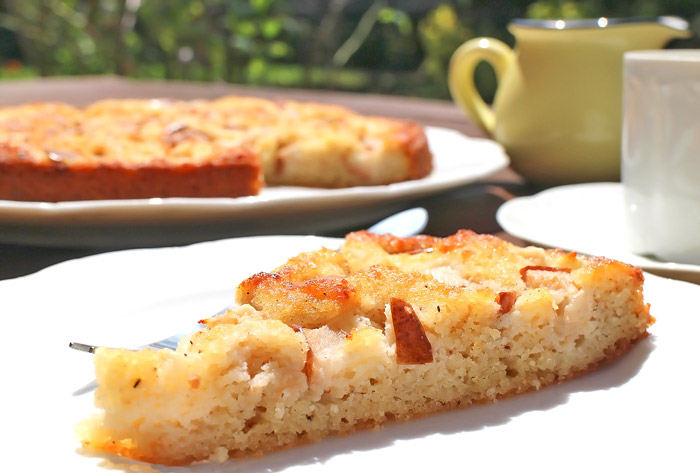 Saftiger Low Carb Kokos Birnen Kuchen Mit Kokosmehl Foodonauten De